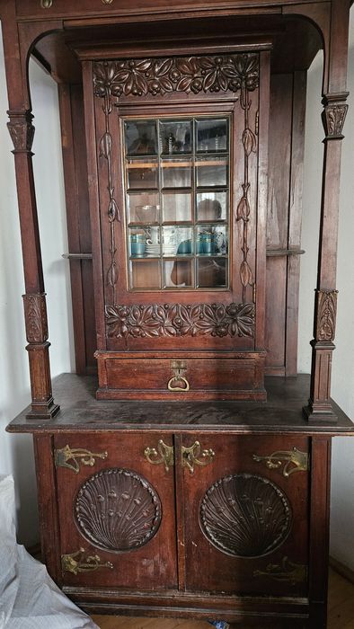 Mobilier vechi. Bufet sufragerie