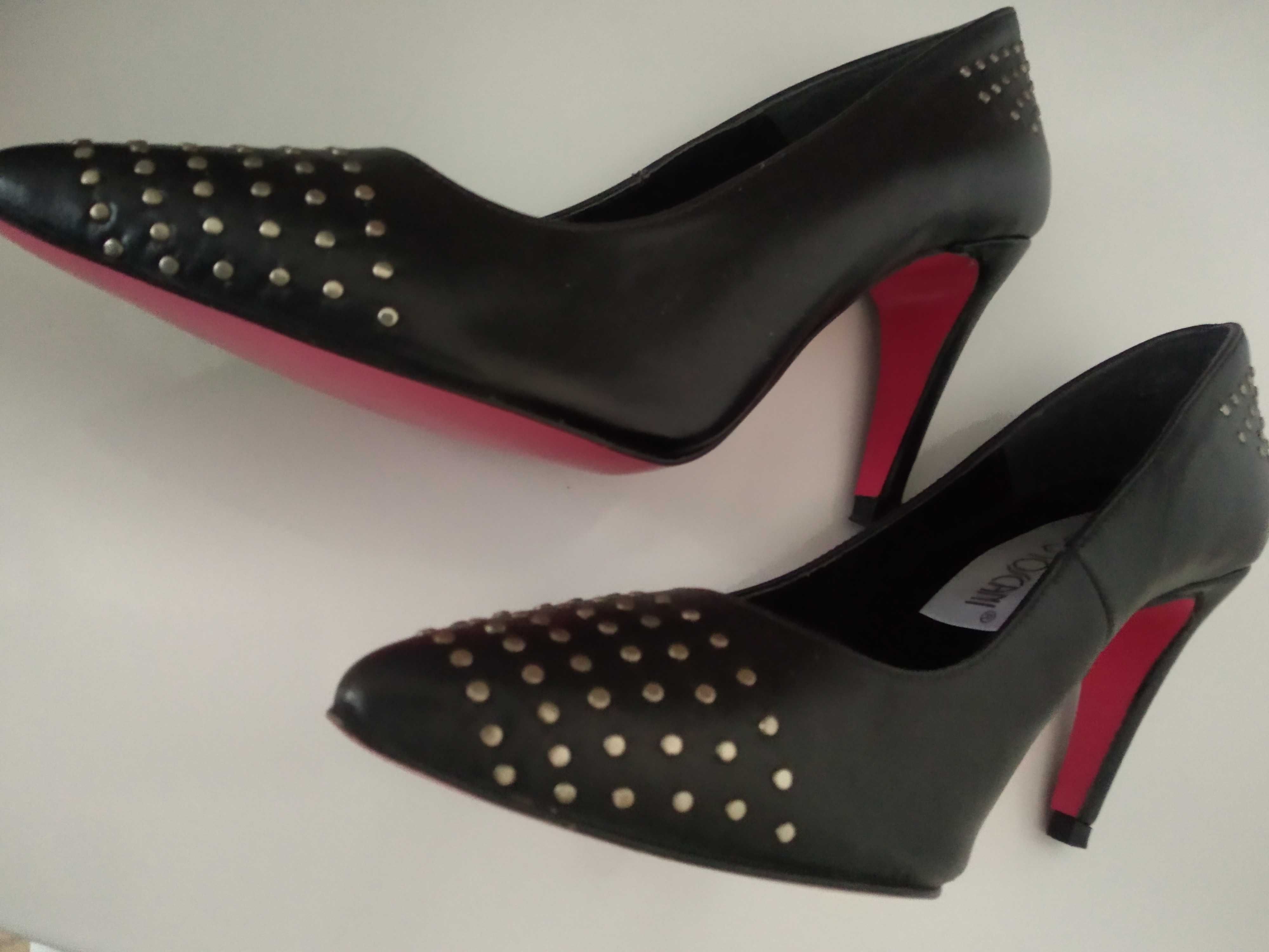 Обувки-италиански елегантни на Arnaldo toskani -нови ,номер 37