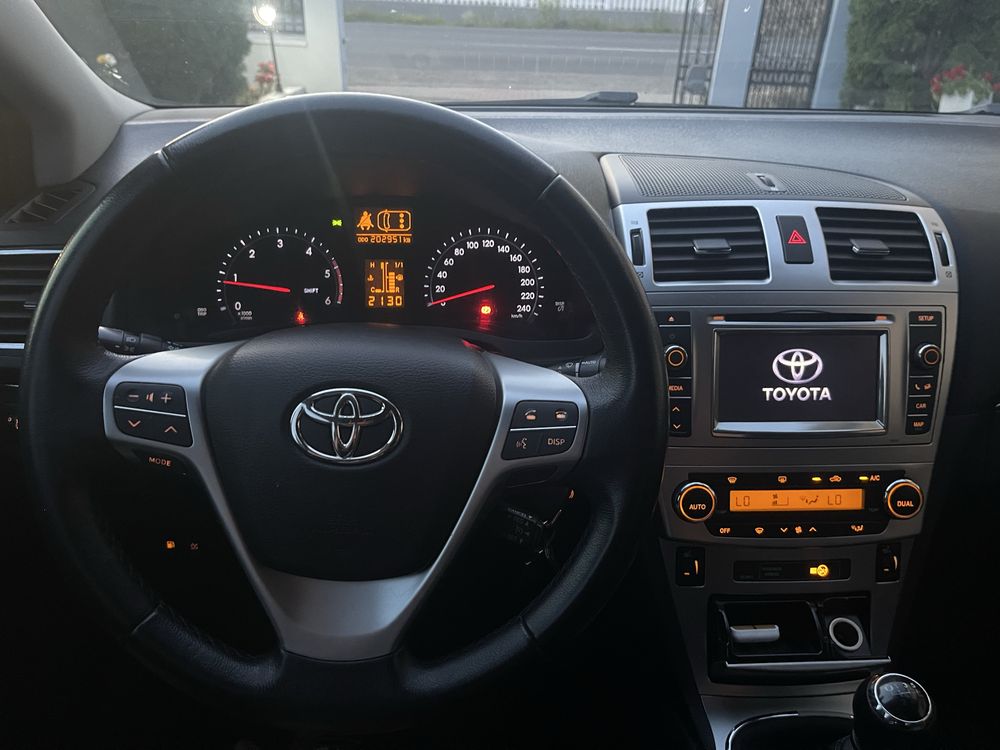 Toyota Avensis 2013