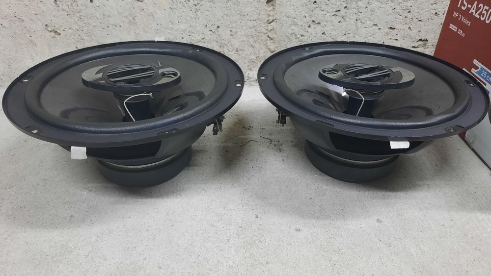 Pioneer TS-A2503i-420 W-25см-тонколони