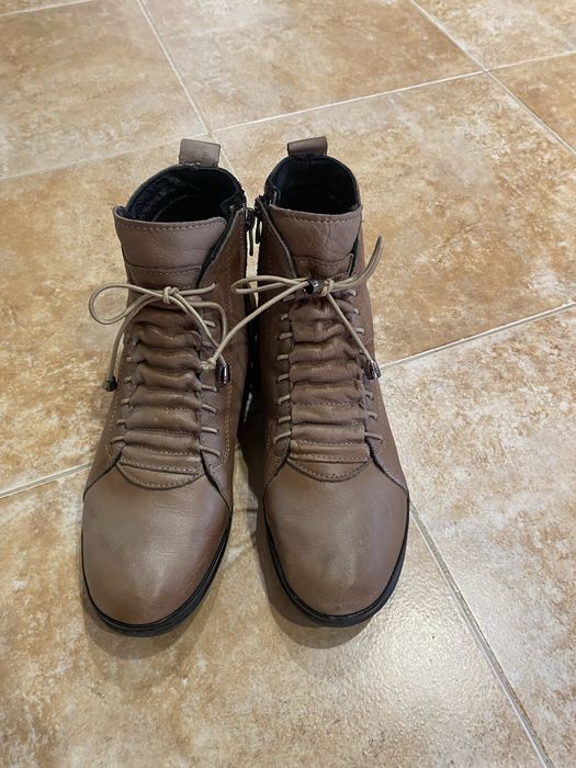 Дамски боти от естествена кожа