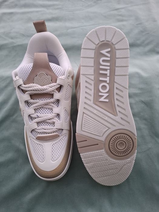 Louis Vuitton , size 42 și 45 . 780 Lei