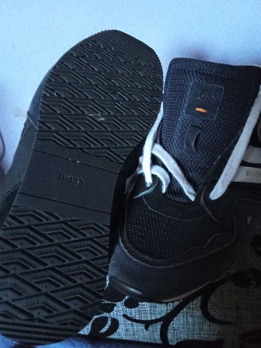 Adidași de vânzare