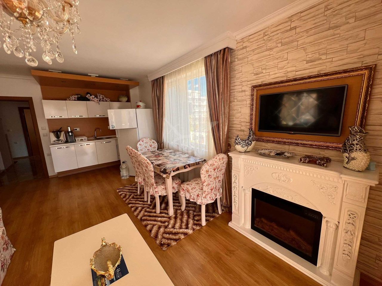Продава се Тристаен апартамент в к.к. Слънчев бряг - 100 кв.м за 1750 €/кв.м - Снимка #1