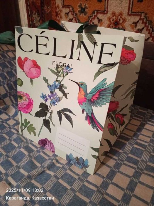 Продаю большой подарочный пакет.