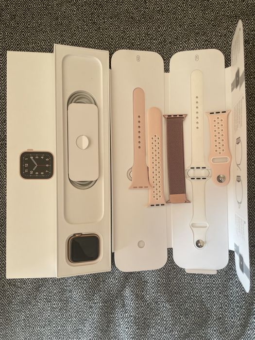 Продам Apple Watch se 40 mm