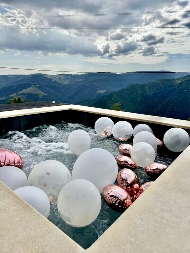 Inchiriere cabana Dom Cabin a-frame cu jacuzzi