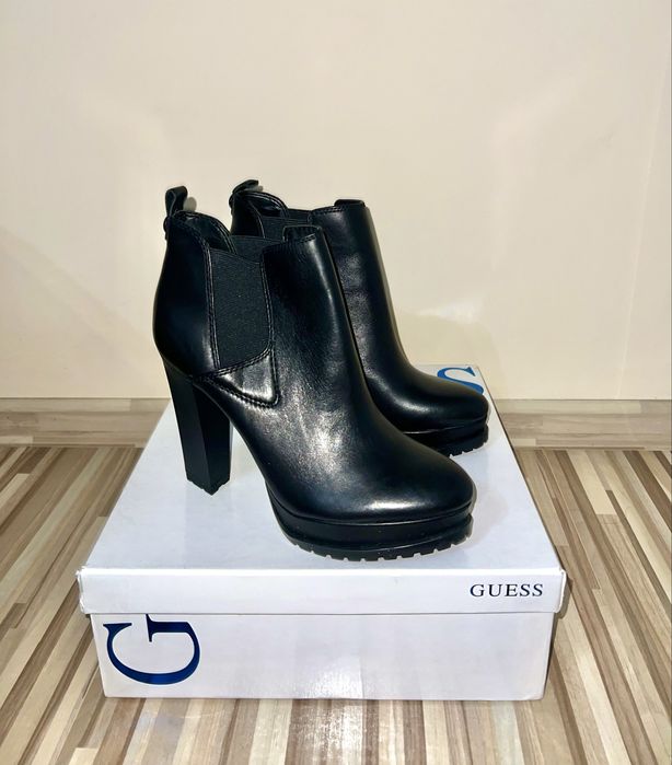обувки Guess с ток