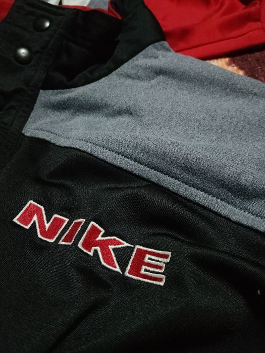 Vând bluză de trening de la NIKE