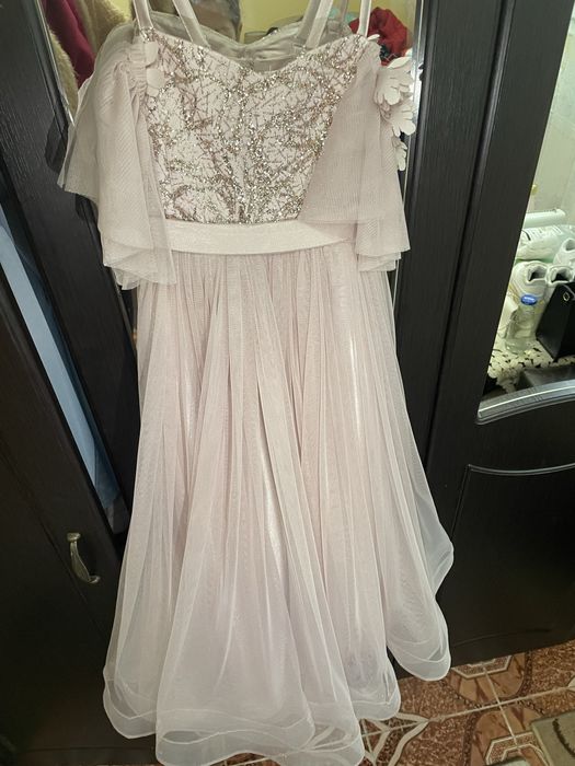 Vand rochie fete 6-7 ani
