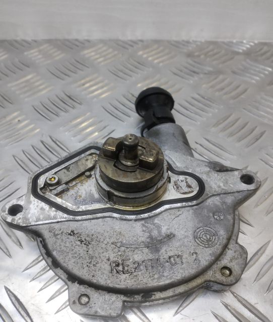 Pompa vacuum 1.8 kompressor A2712300465 Mercedes-Benz CLK-Class C209