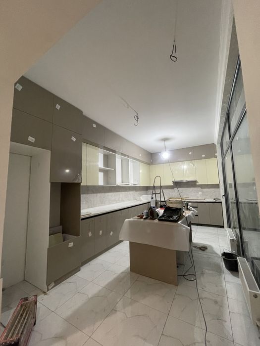 Назарбек Пушкин 1 линия 7 хона + 2 та холл подвал сплошной