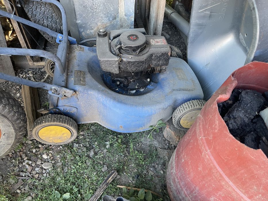 Masina tuns iarba benzina si atimizor benzina