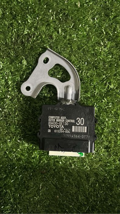 Блок управление стекло подьемником Тойота Хайландер 2016