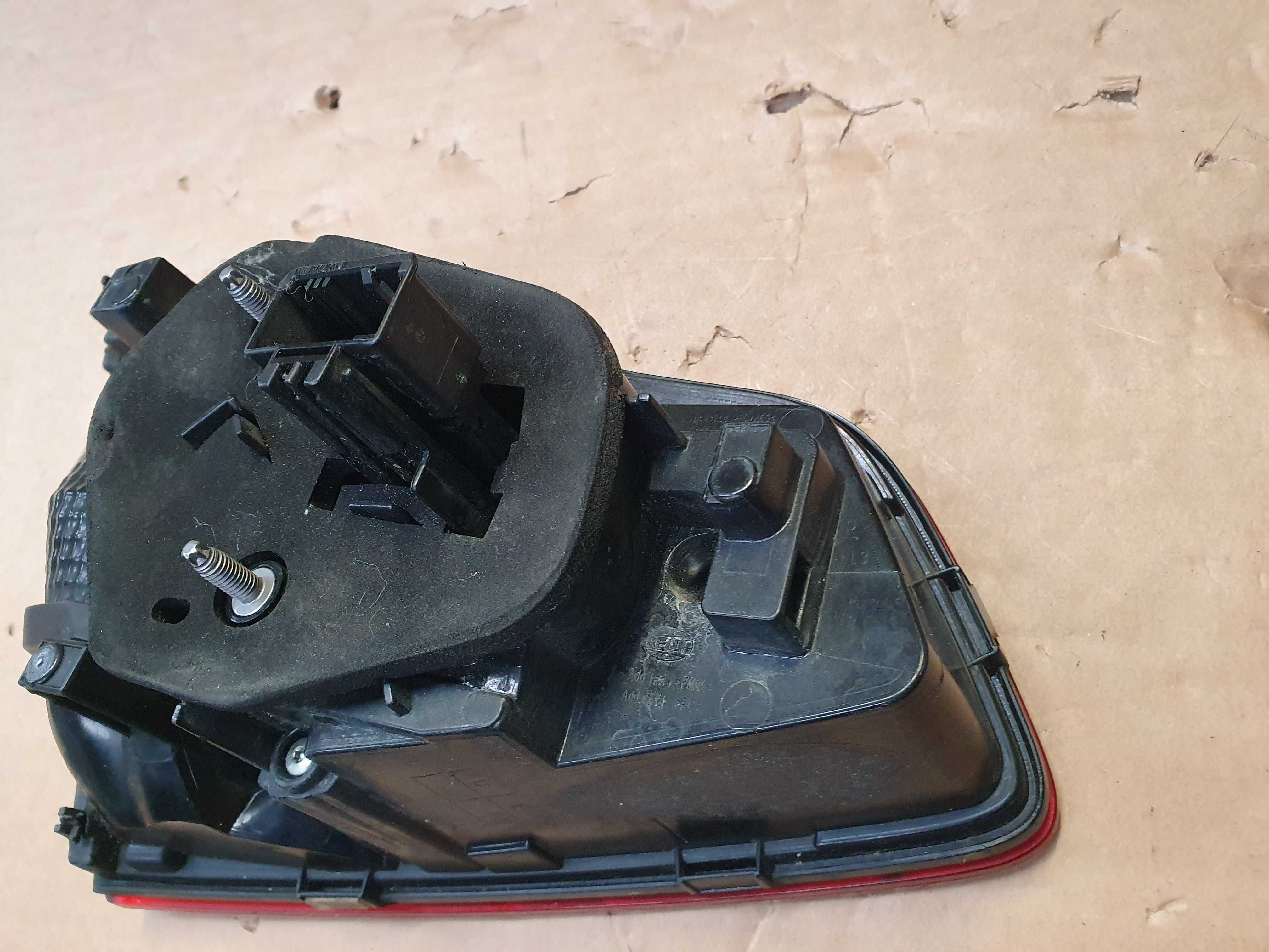 tripla dreapta haion volkswagen passat b8