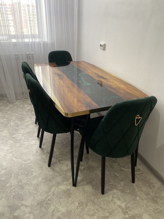 Продам стол кухонный