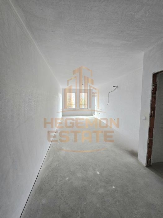 Продава се Двустаен апартамент в к.к. Св.Св. Константин и Елена - 77 кв.м за 2346 €/кв.м - Снимка #2