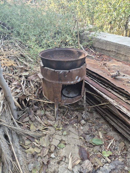 Казан и учак продается. Казан чугун. Николаевский.