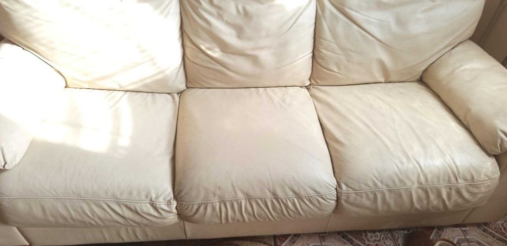 Кожен Диван със два фитьола