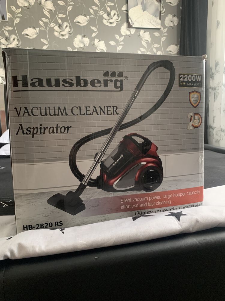 Vând aspirator fără sac, Hausberg 2200W