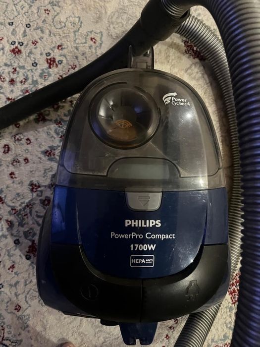Пылесос Philips 1700w отличный
