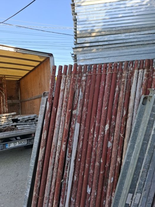 Închirez popii și schela metalica