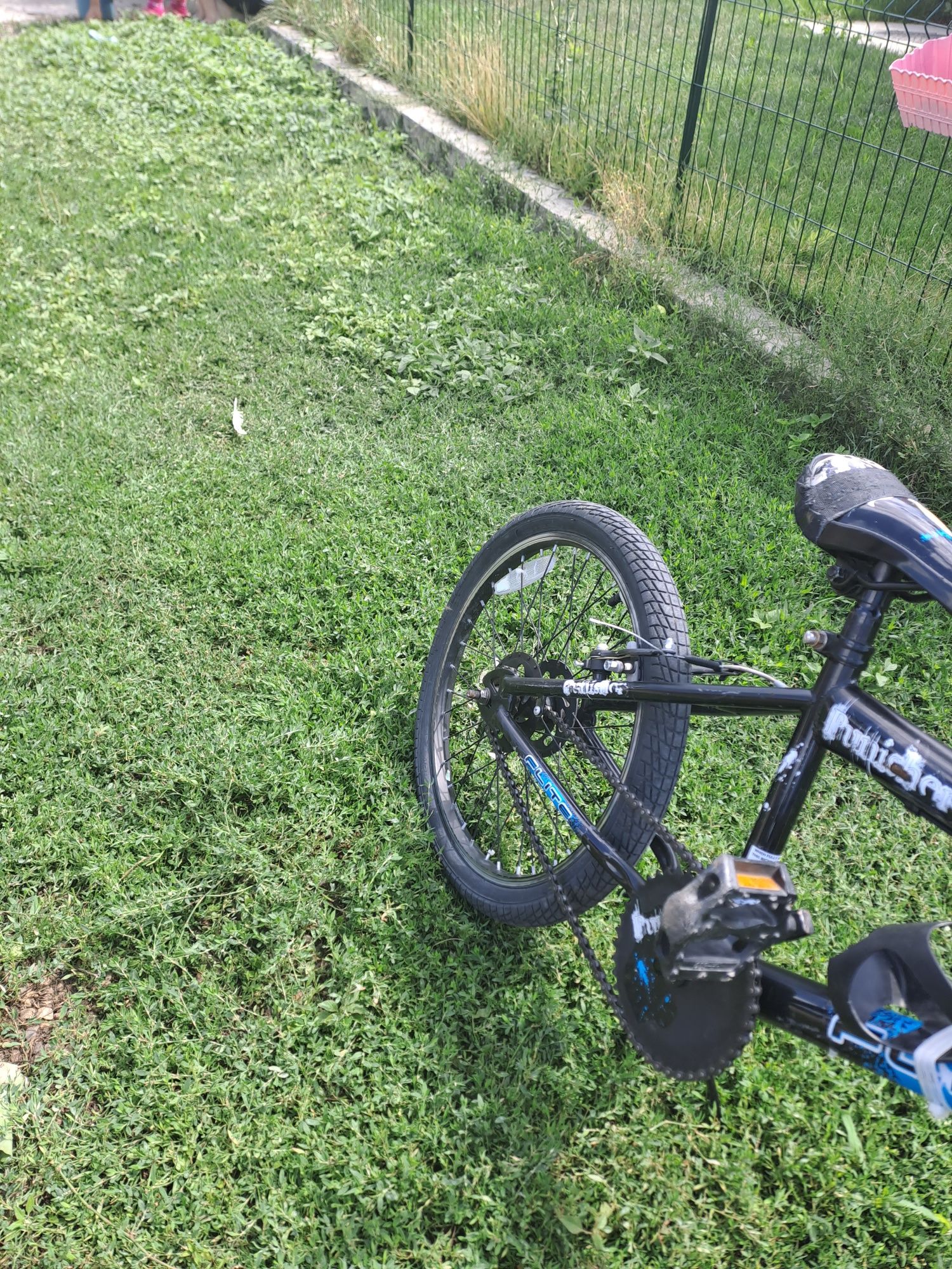 Vând bicicletă BMX