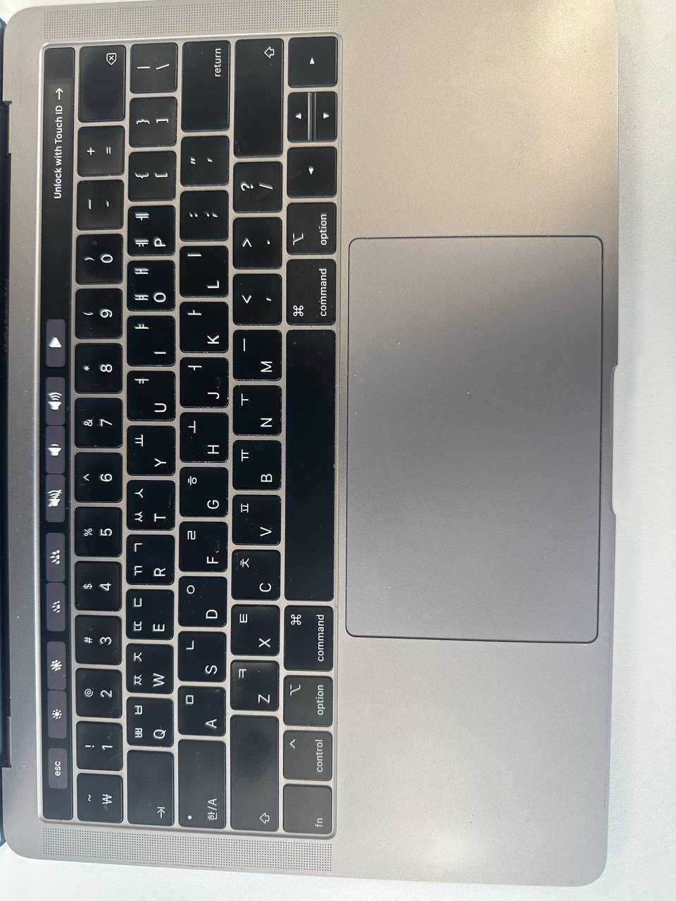 MacBook Pro 2018, 13-inch, i7 / 16GB / 512GB — Barter Bor!