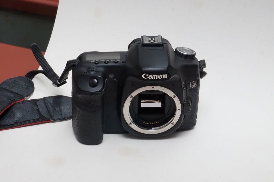 Запазен, бърз фокус и приятни skintones Canon 50D
