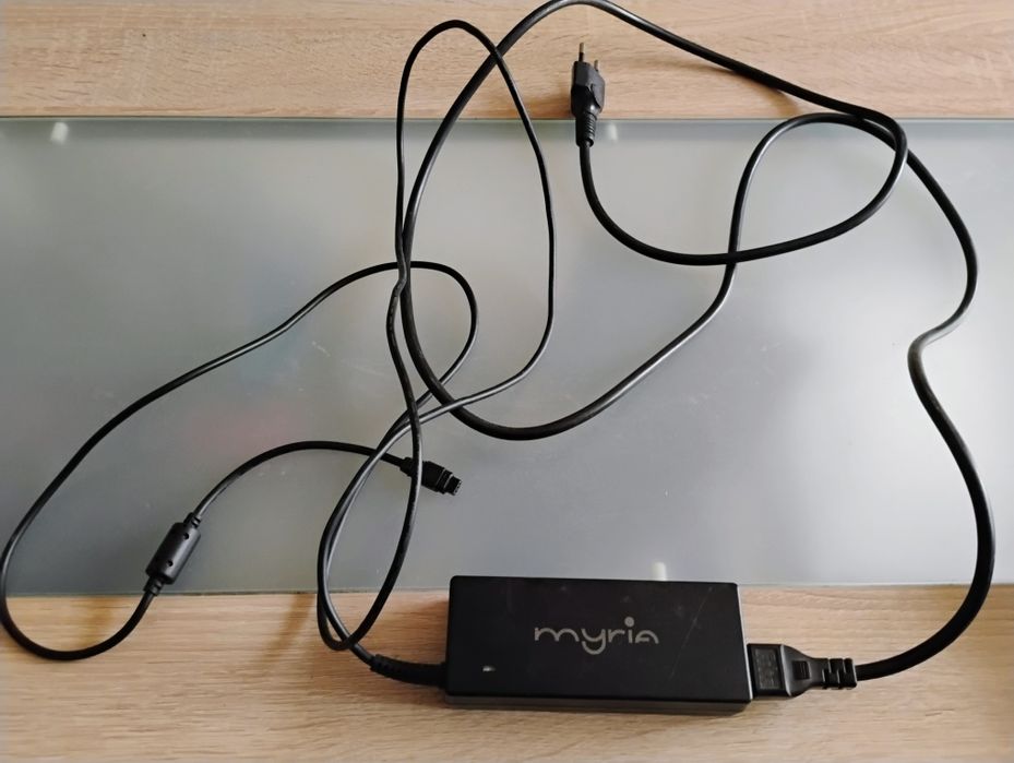 Încărcător universal laptop