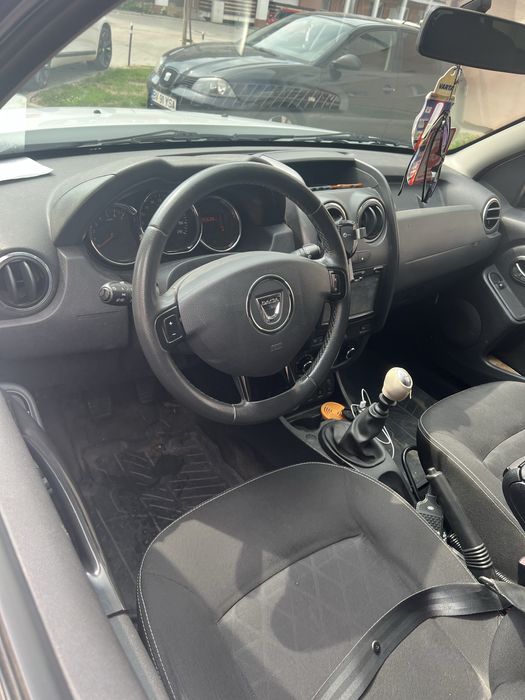Se vine Dacia Duster