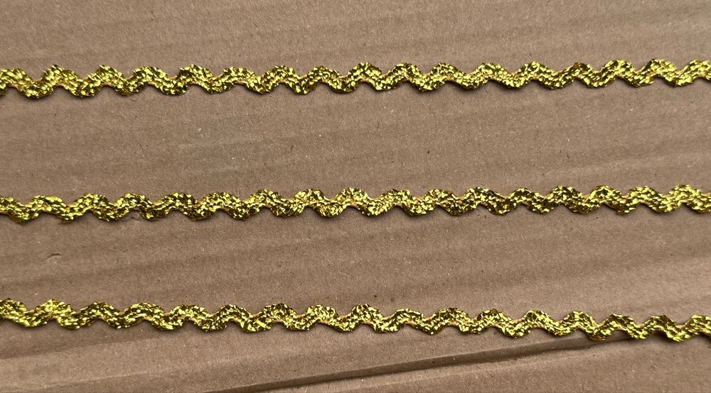 Panglica,rajansa,snur ornamental aurie imbracaminte