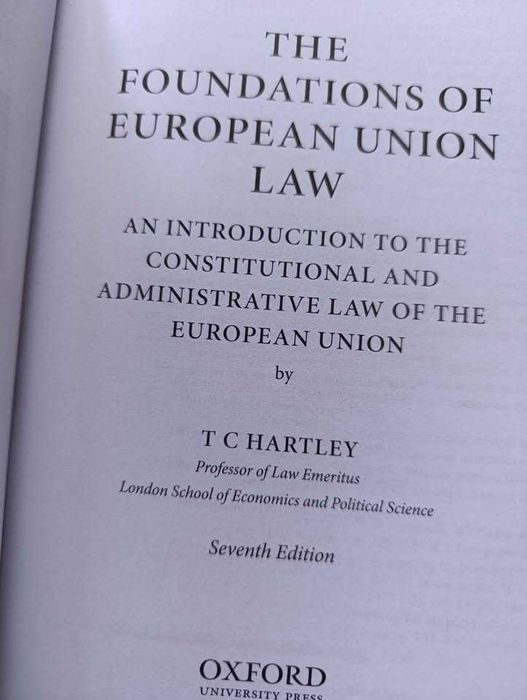 Книги - право на Европейския съюз и международно право (на англ. език)