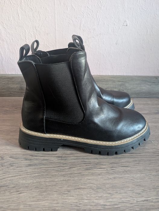 Черни дамски боти тип челси