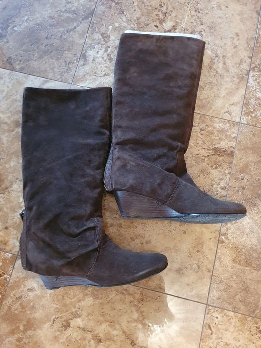 Продаются стильные замшевые сапоги на весну и осень размер 38