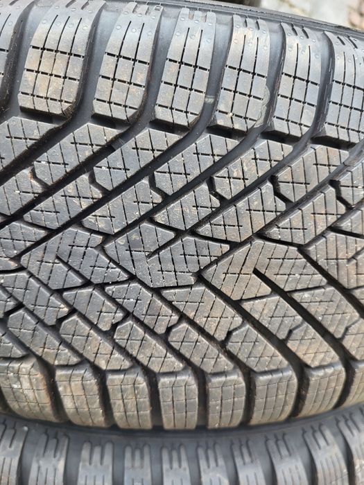 2 бр зимни  225/55/17 Pirelli