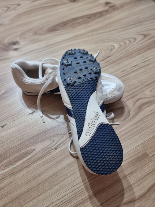 Продавам шпайкове за бягане Адидас