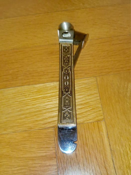 Месингова отварачка за бутилки винтидж женска гола фигура скулптура