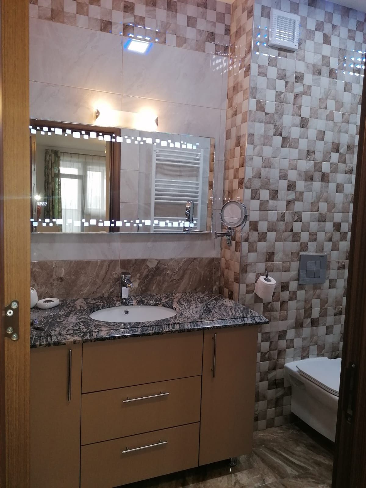 Inchiriez apartament 2 camere lux la Isaran Residence