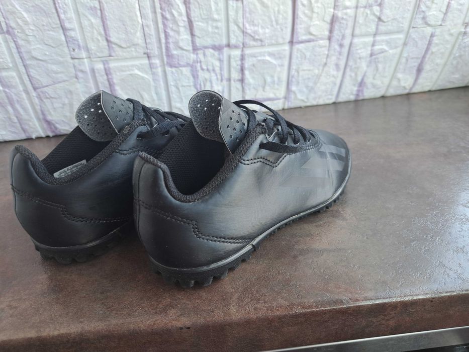 маратонки,кецове,спортни обувки футболни стоножки,Adidas,ном.32,адидас