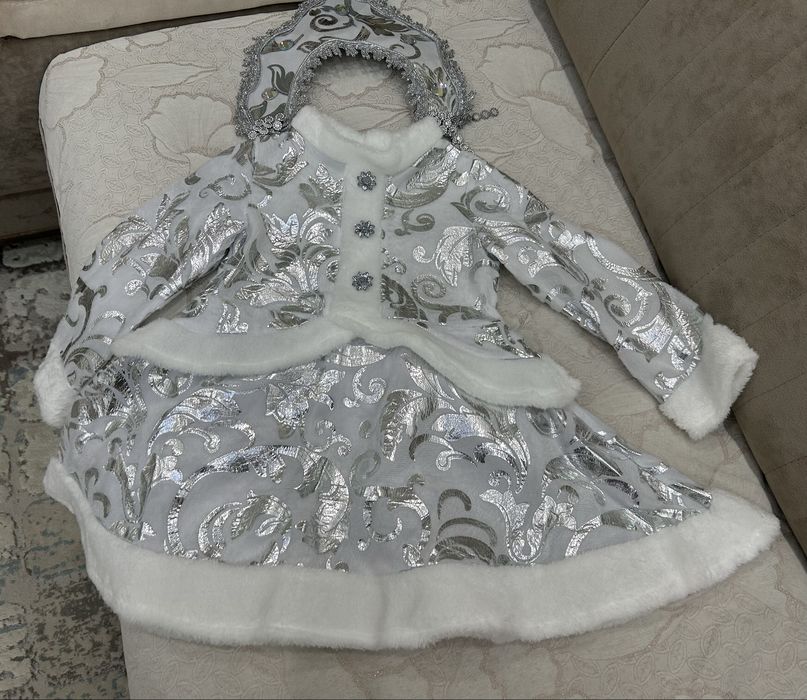 Продам костюм снегурочки на 3 года