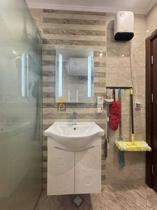 Продава се Тристаен апартамент в Пловдив, Христо Смирненски - 90 кв.м за 2000 €/кв.м - Снимка #10