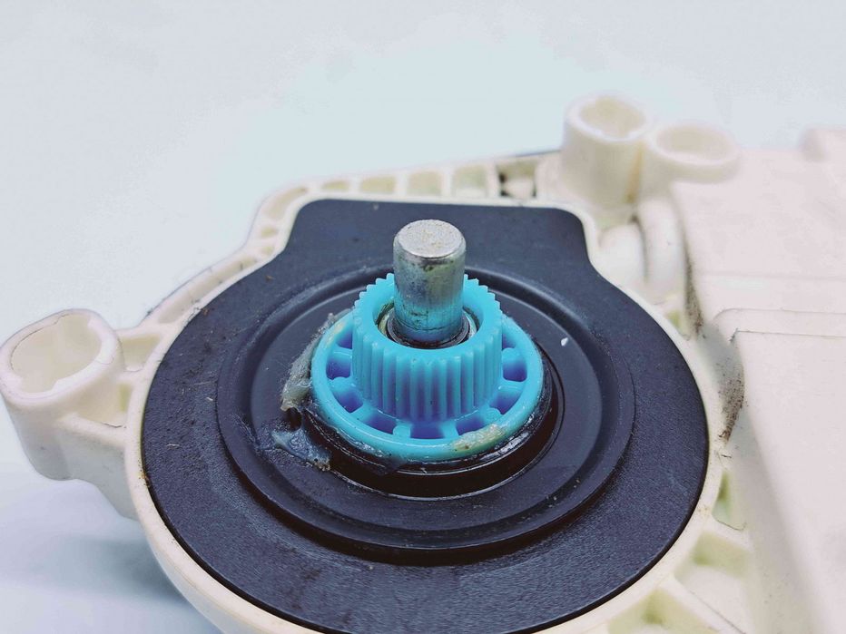 Motoras geam stanga spate Audi A6 (4F2, C6) [Fabr 2004-2010] 8K0959811