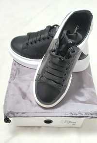 Sneakers Alexander Mcqueen black and white