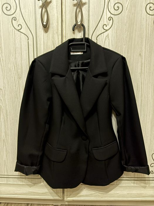 Женский пиджак, размер M