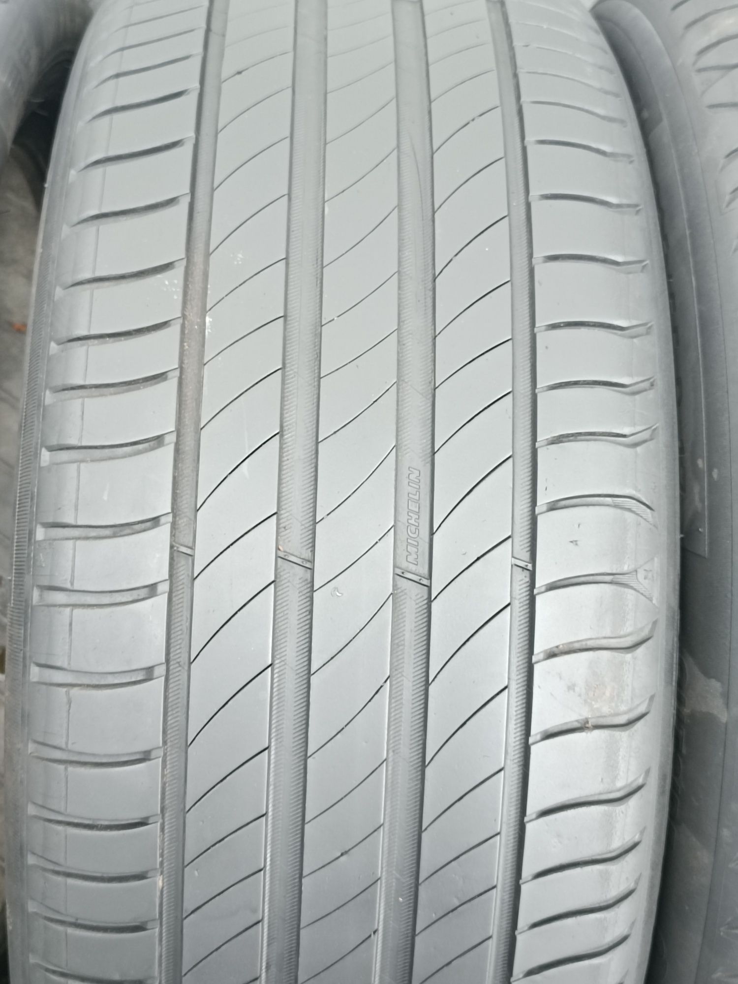 225/55/17 Michelin