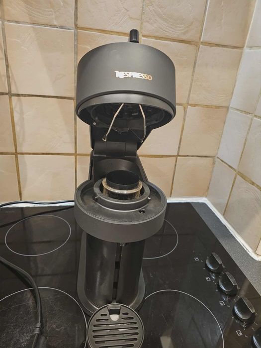 Кафемашина Nespreso Vertuo+190 капсули