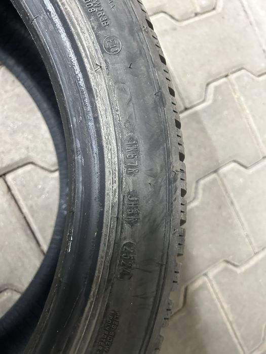 Продавам зимни гуми 225/45/17 DUNLOP WINTER SPORT 5 MFS 91H