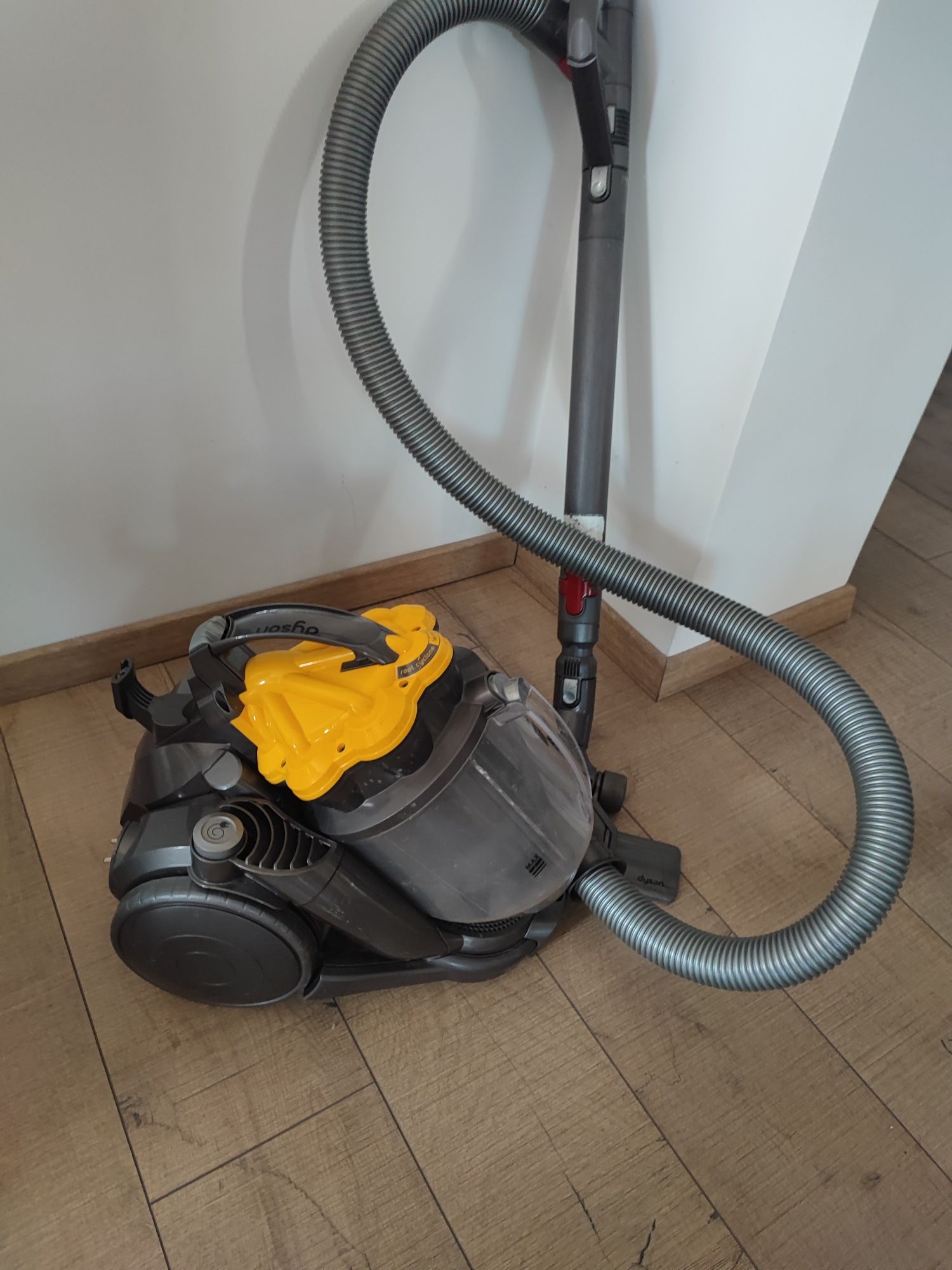 Aspirator Dyson DC 29 Yellow edition