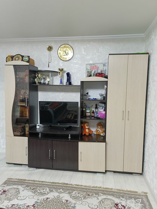 Продам Стенку для зала